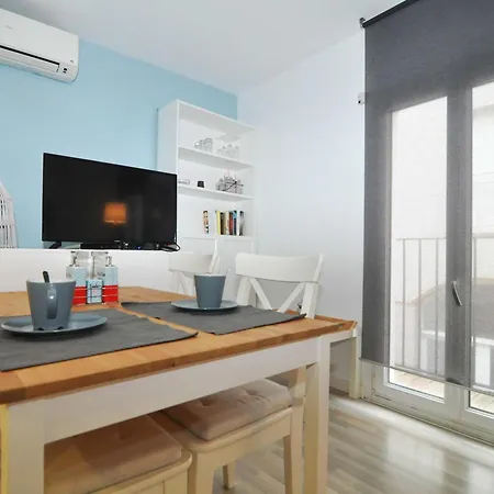 Acogedor En El Centro De L'escala Con Terraza Privada - Hisp-7-28 * Torroella de Montgrí