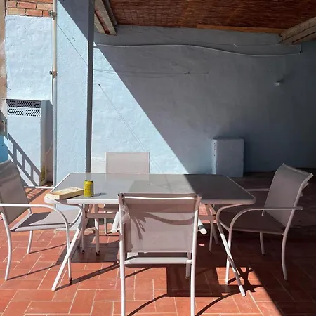Acogedor En El Centro De L'escala Con Terraza Privada - Hisp-7-28 *